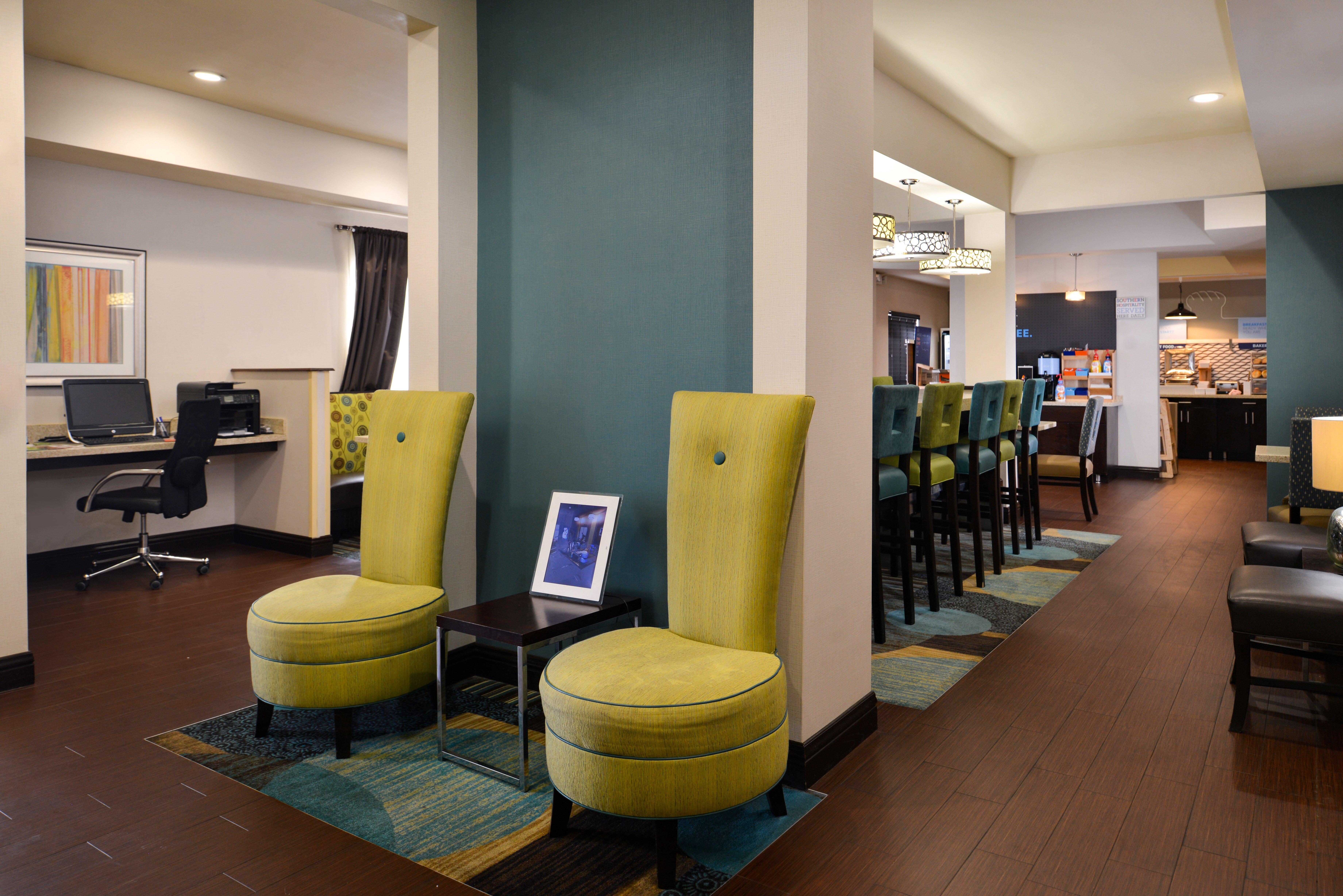 Holiday Inn Express Montgomery East I-85 By Ihg Exterior foto